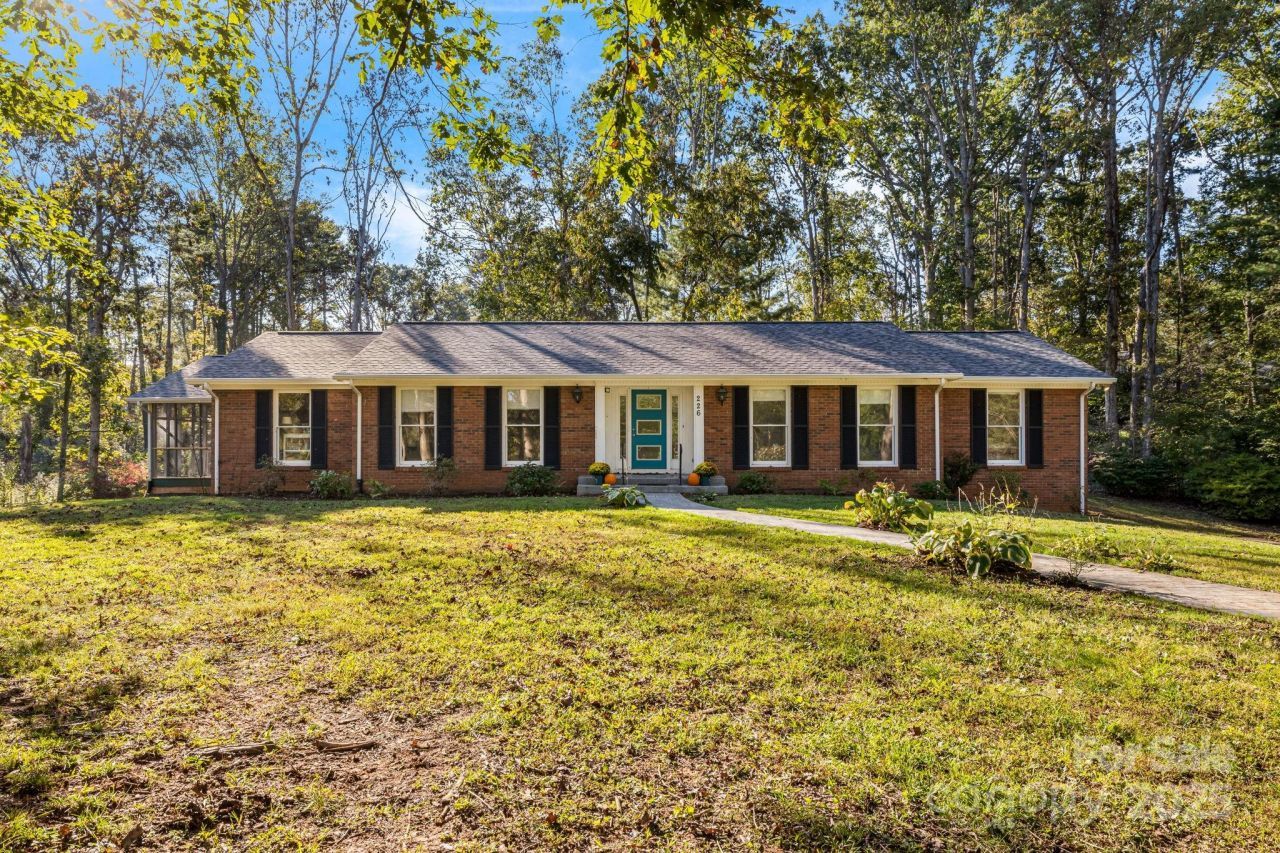 226 Wildflower Road, Asheville, NC 28804 Main Photo