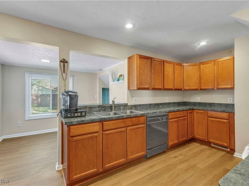 4283 Holl Avenue, Sheffield Lake, OH 44054 Photo 12