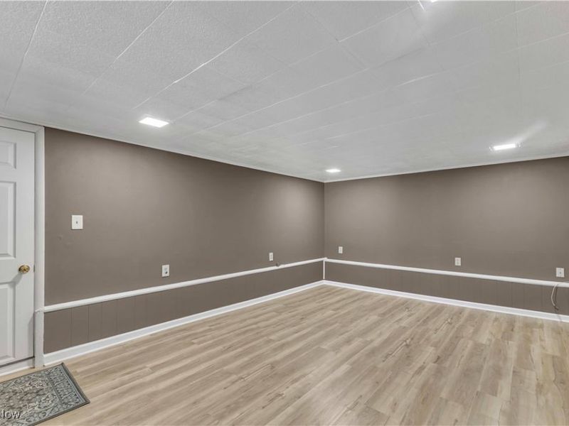 4283 Holl Avenue, Sheffield Lake, OH 44054 Photo 15