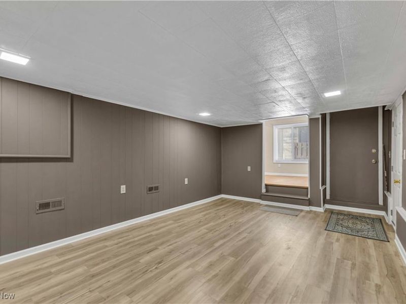 4283 Holl Avenue, Sheffield Lake, OH 44054 Photo 16