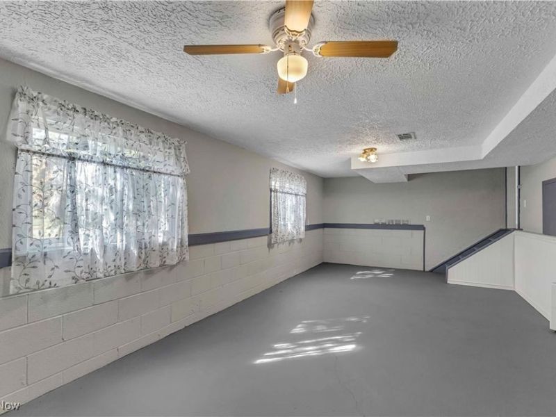 4283 Holl Avenue, Sheffield Lake, OH 44054 Photo 18