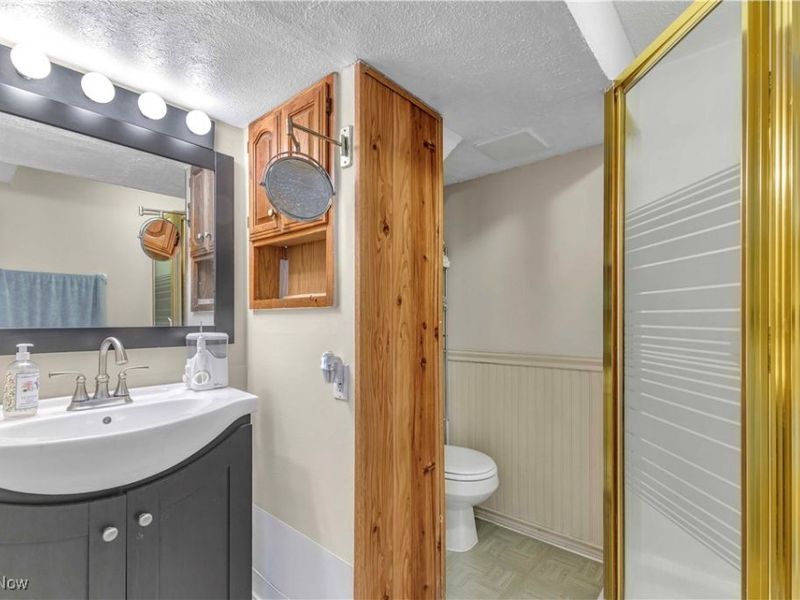 4283 Holl Avenue, Sheffield Lake, OH 44054 Photo 19