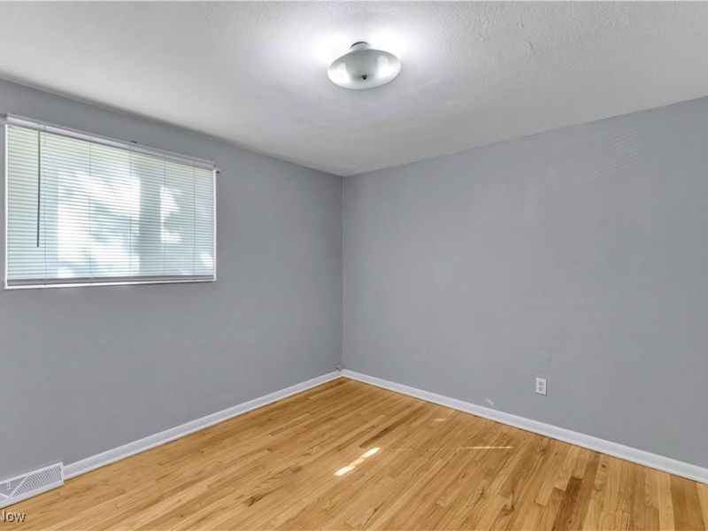 4283 Holl Avenue, Sheffield Lake, OH 44054 Photo 20