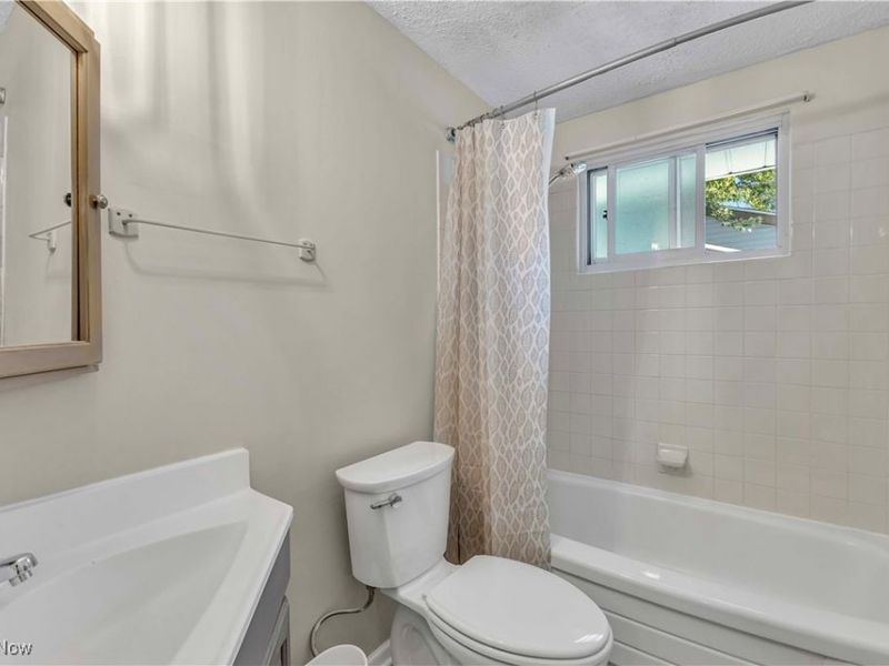 4283 Holl Avenue, Sheffield Lake, OH 44054 Photo 24