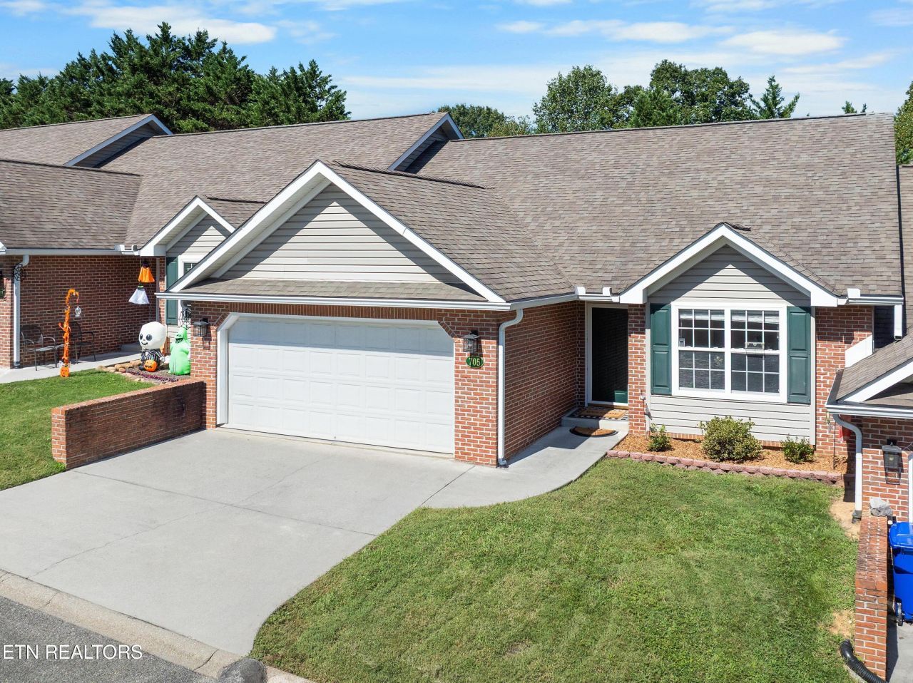 705 Lower Pond Way, Knoxville, TN 37920 Main Photo