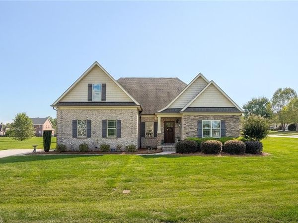 104 Wyatt Drive, Advance, NC 27006