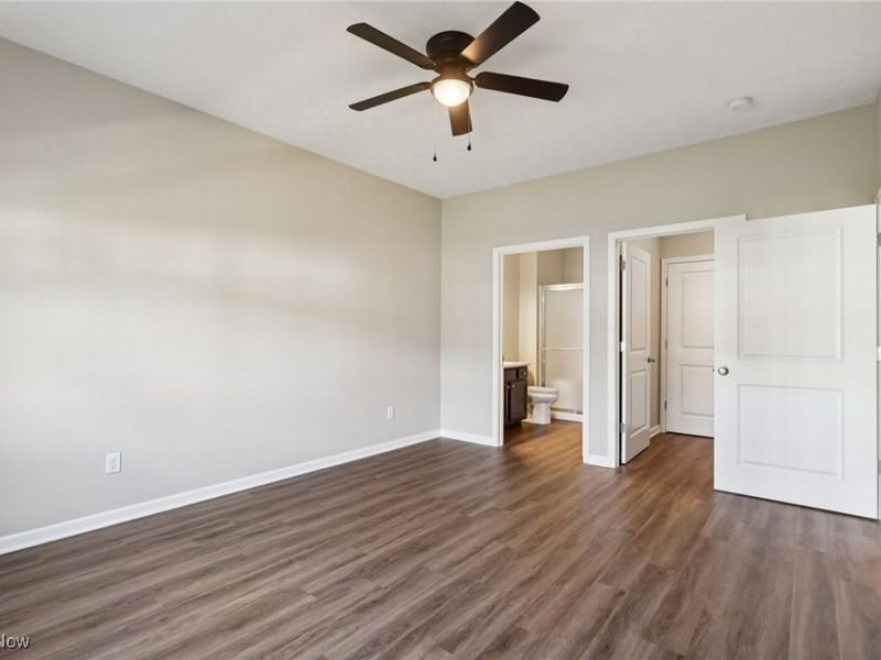 215 Silver Spring Circle, Elyria, OH 44035 Photo 13