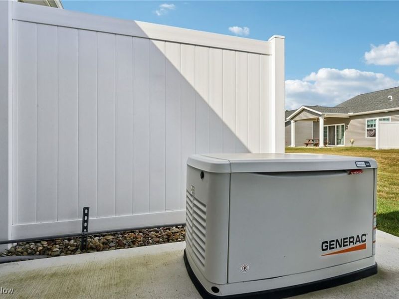 215 Silver Spring Circle, Elyria, OH 44035 Photo 23