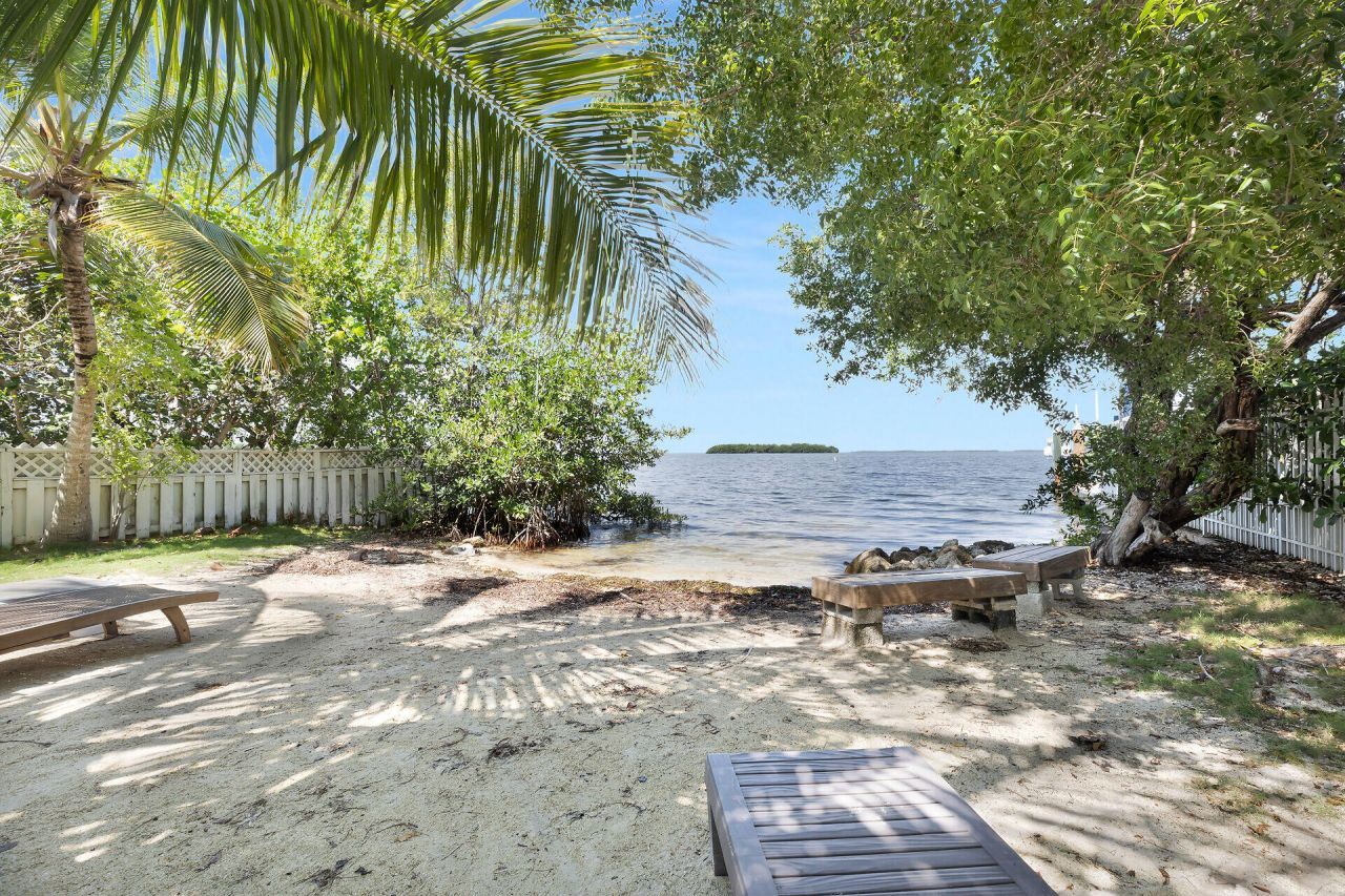 80 Le Grand Drive, Key Largo, FL 33037 Photo
