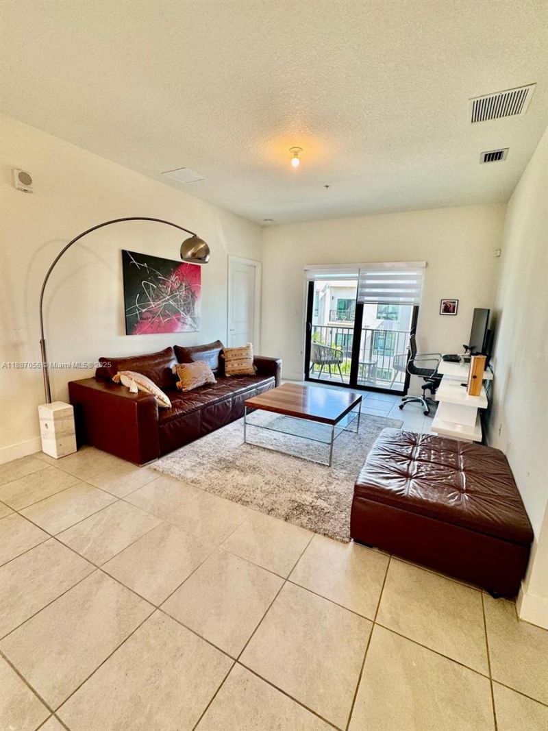 8201 NW 41st St, Unit D-407, Doral, FL 33166 Photo