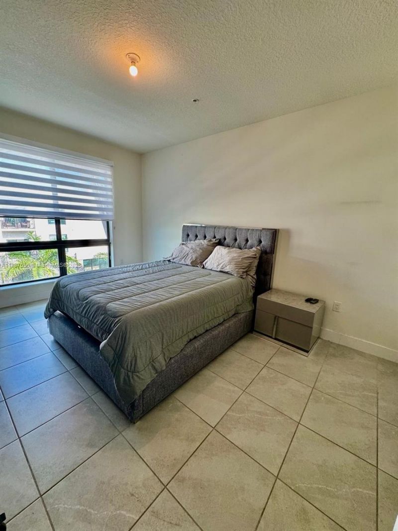 8201 NW 41st St, Unit D-407, Doral, FL 33166 Photo