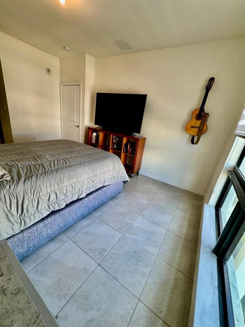 8201 NW 41st St, Unit D-407, Doral, FL 33166 Photo