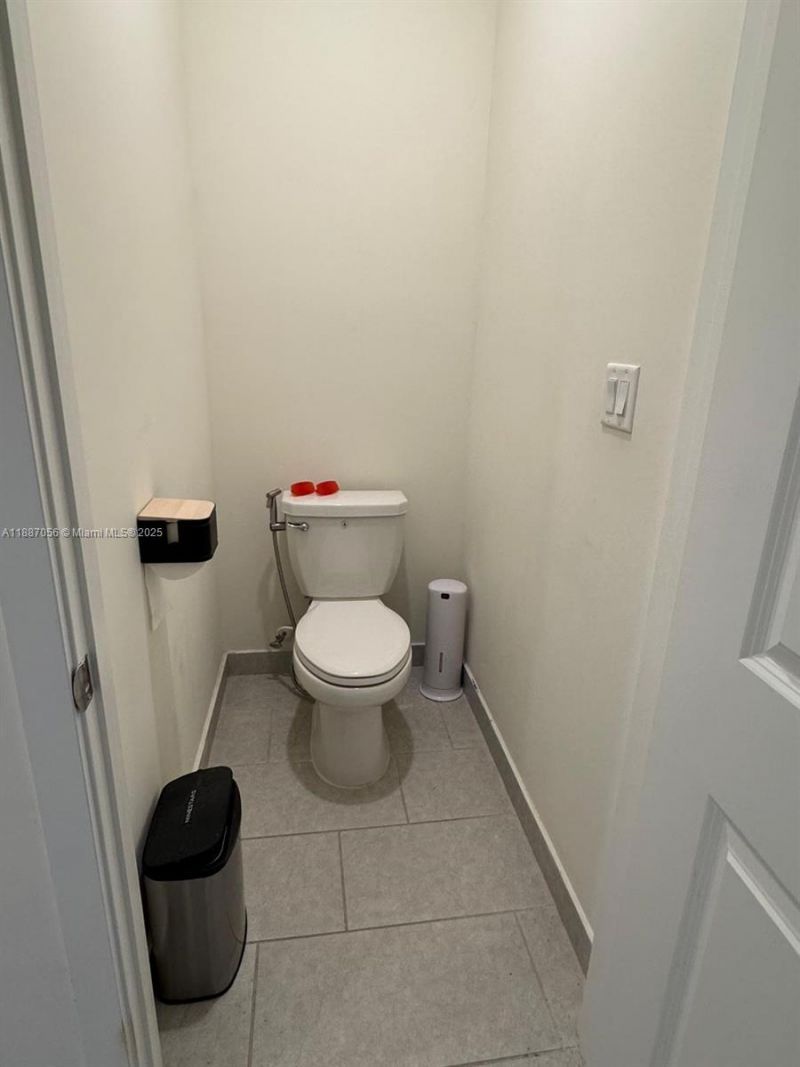 8201 NW 41st St, Unit D-407, Doral, FL 33166 Photo