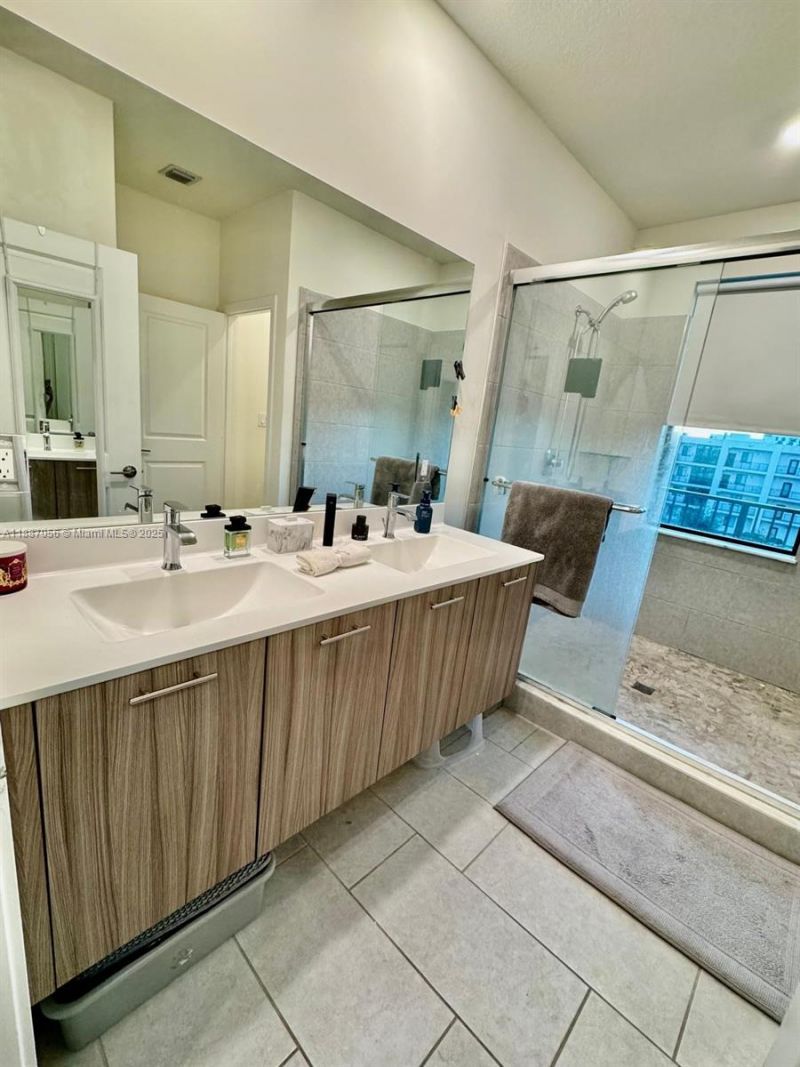 8201 NW 41st St, Unit D-407, Doral, FL 33166 Photo