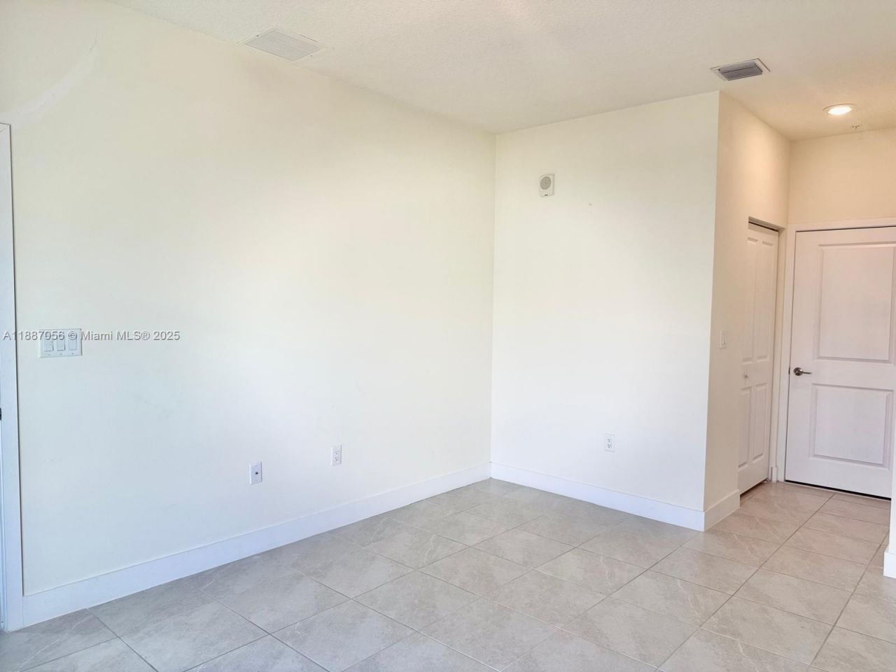 8201 NW 41st St, Unit D-407, Doral, FL 33166 Photo