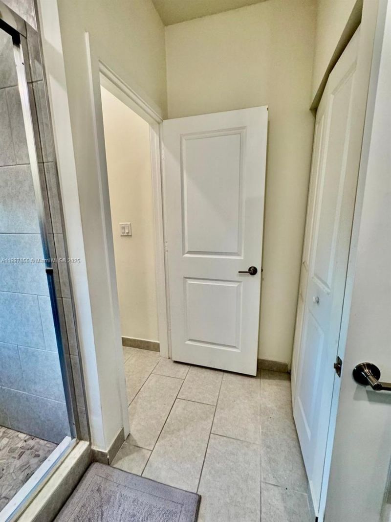 8201 NW 41st St, Unit D-407, Doral, FL 33166 Photo