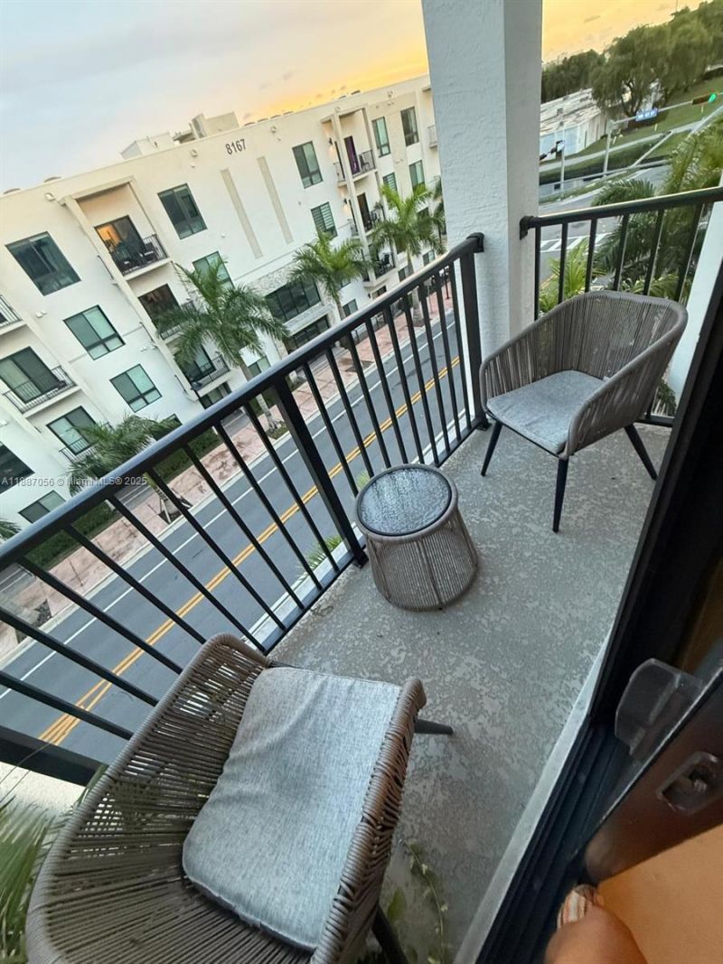 8201 NW 41st St, Unit D-407, Doral, FL 33166 Photo