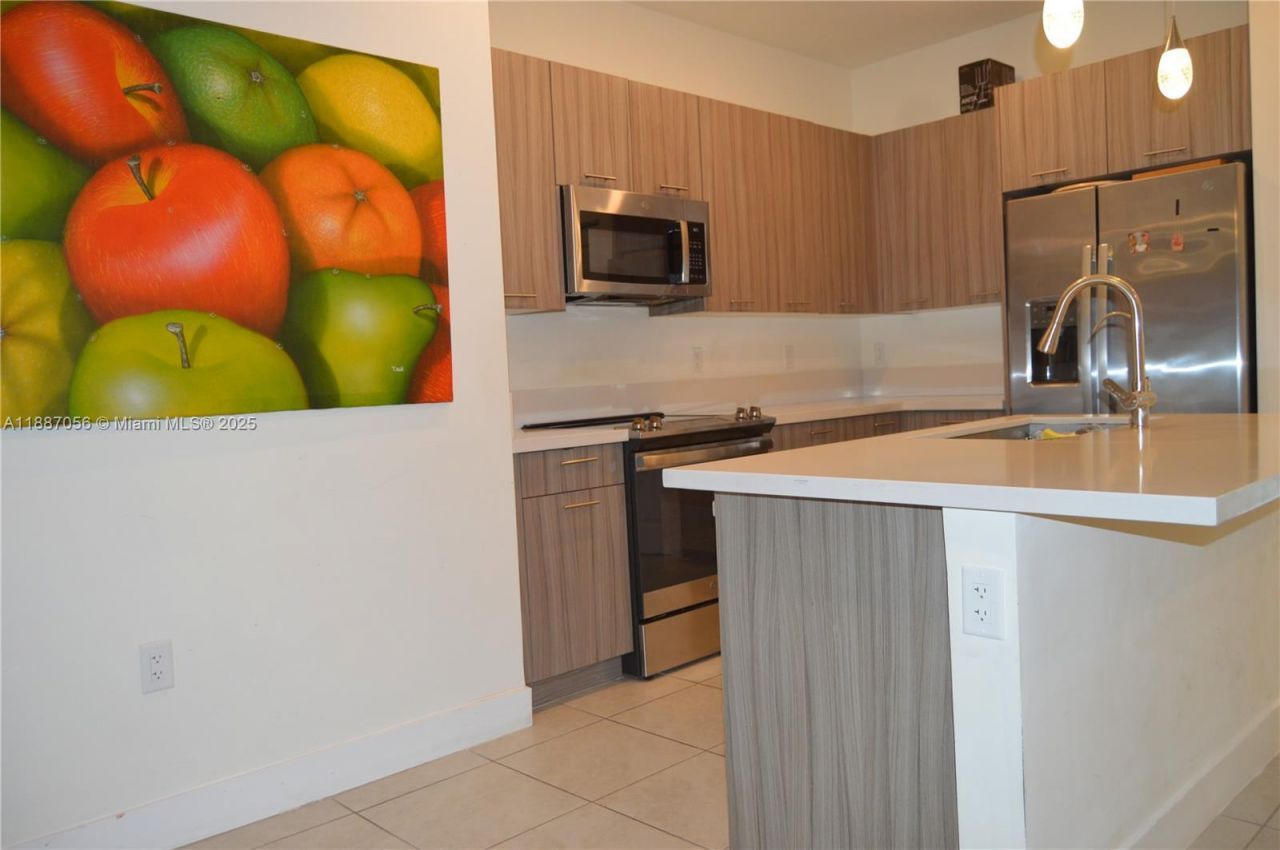 8201 NW 41st St, Unit D-407, Doral, FL 33166 Photo