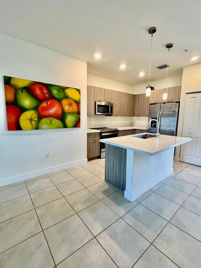 8201 NW 41st St, Unit D-407, Doral, FL 33166 Photo