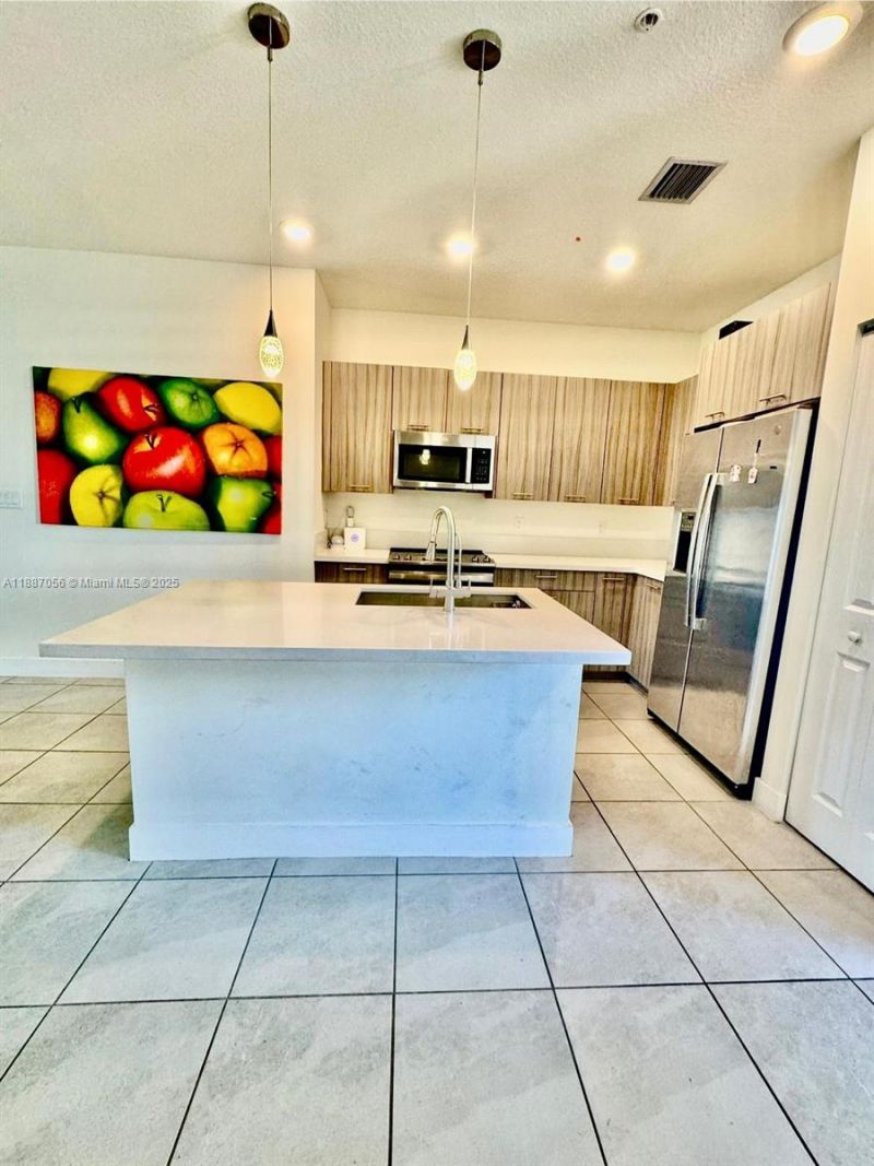 8201 NW 41st St, Unit D-407, Doral, FL 33166 Photo