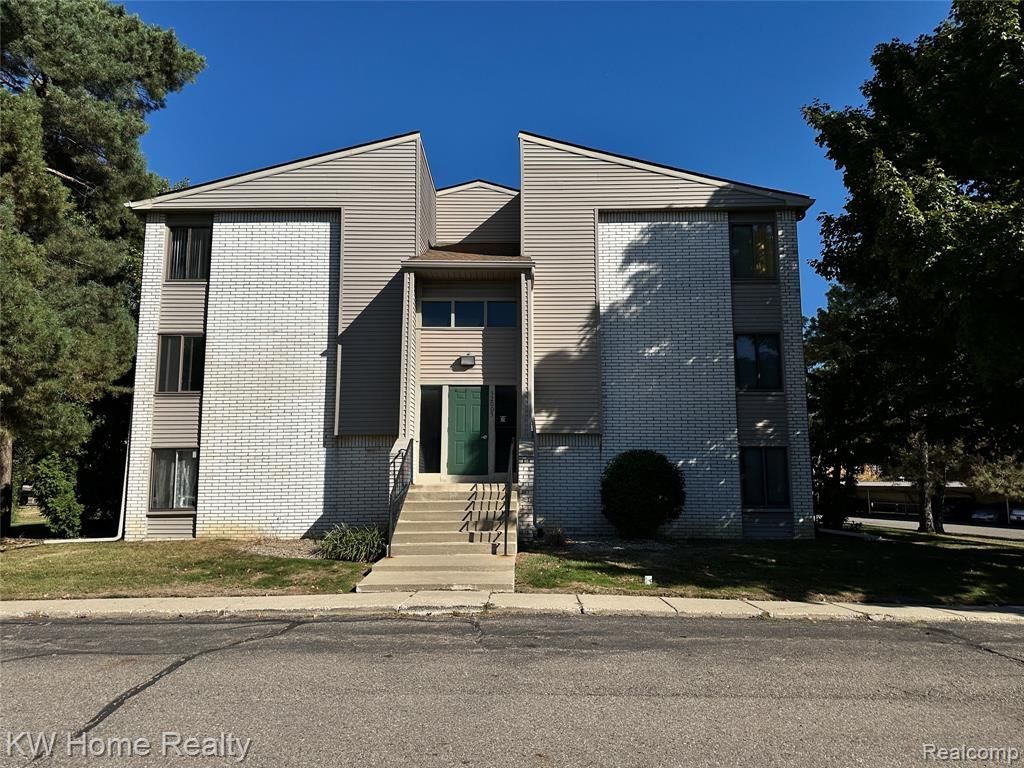 32005 W 12 Mile Road, Farmington, MI 48334 Main Photo