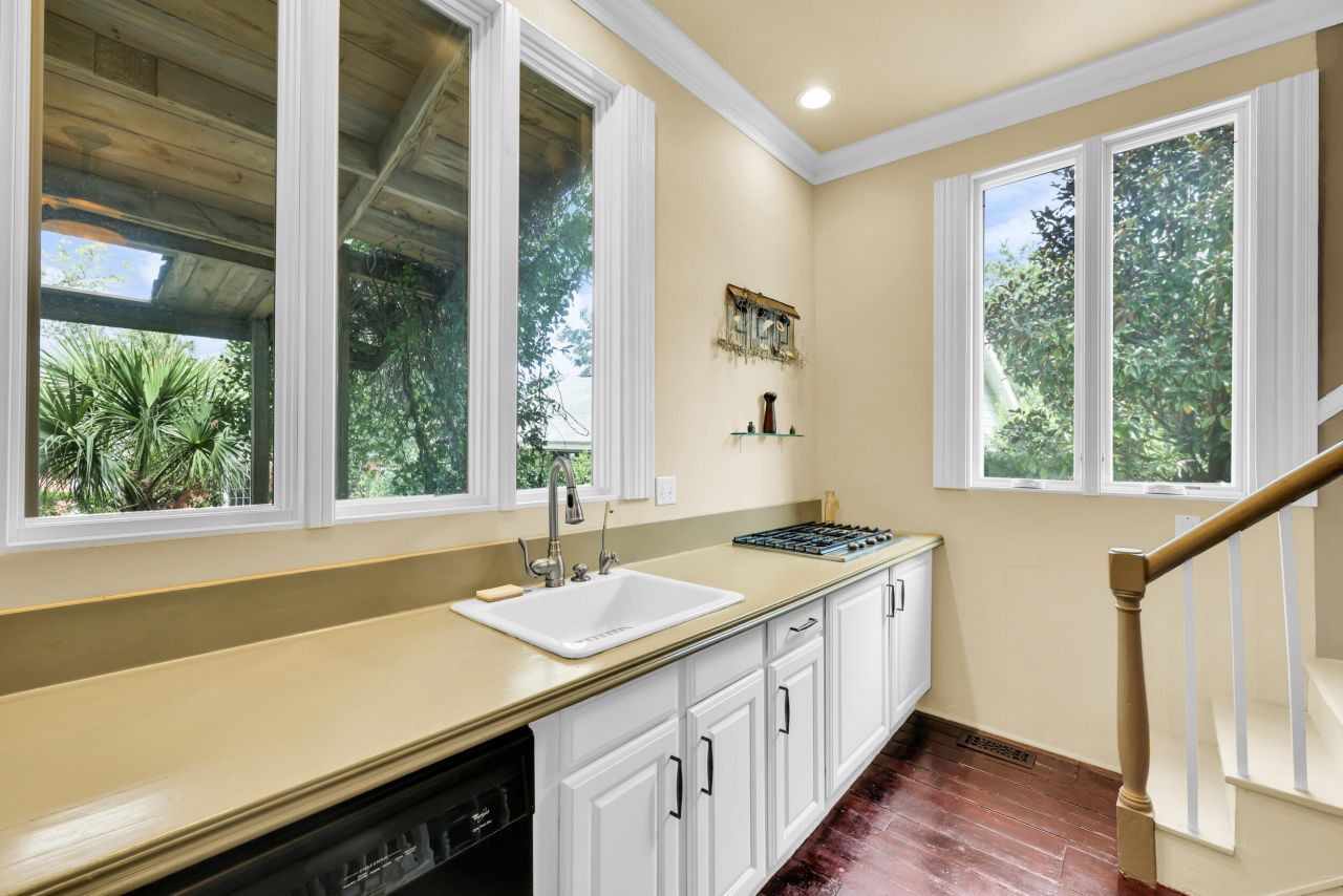 12 John Street Photo 14