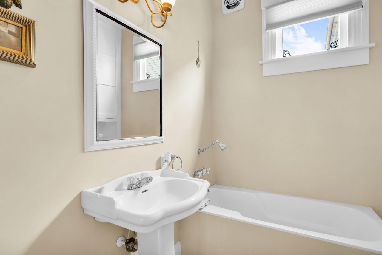 12 John Street Photo 17