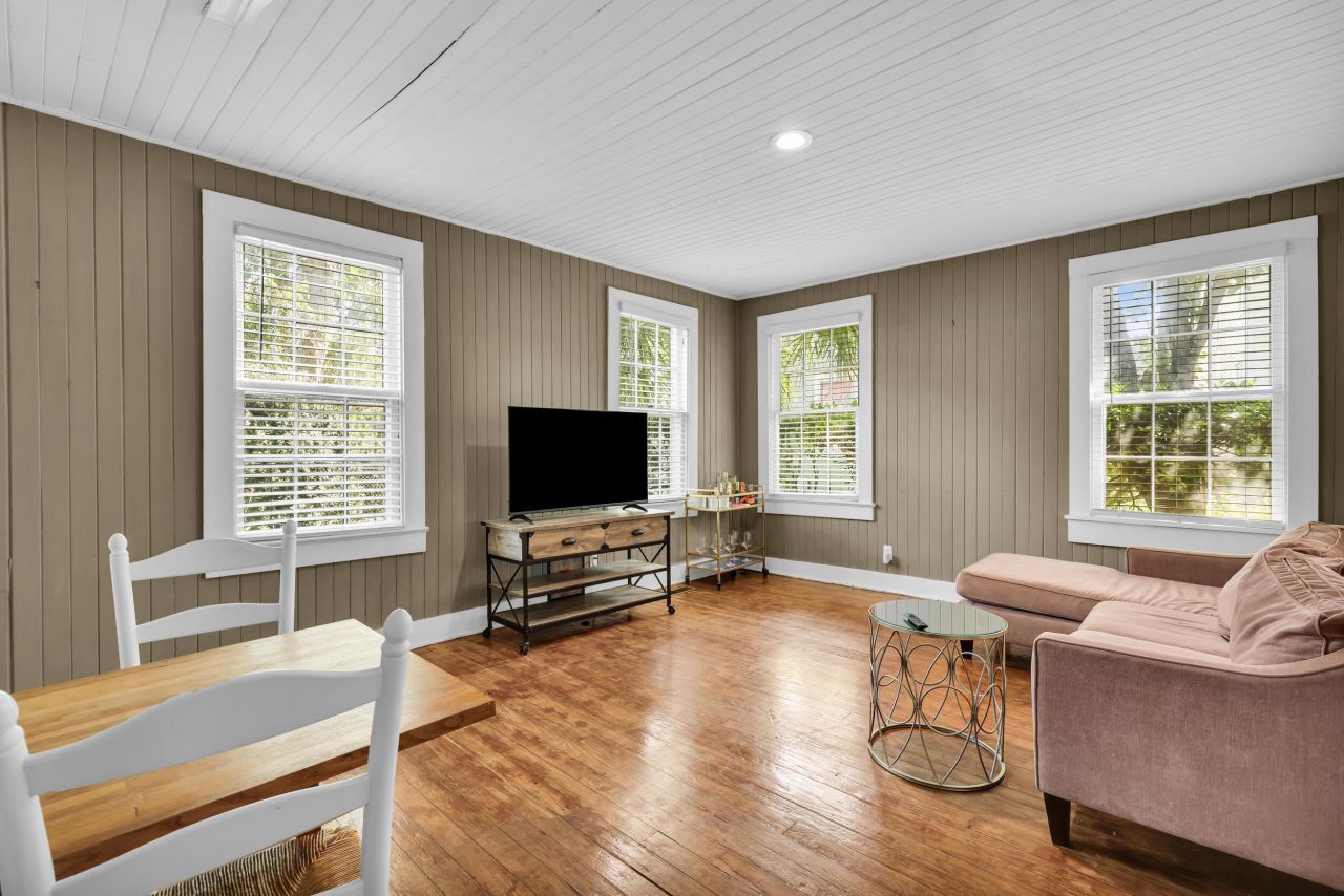 12 John Street Photo 43