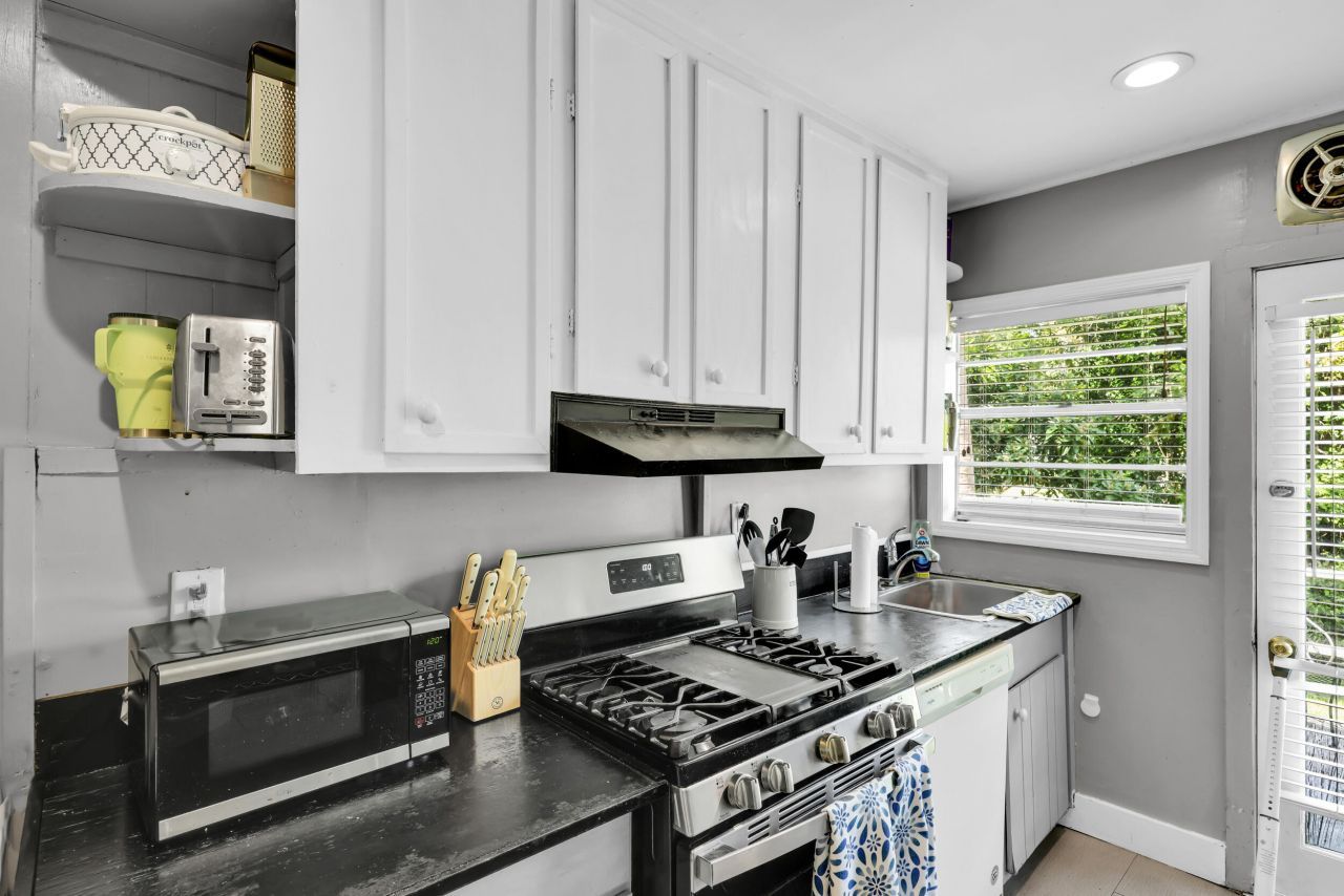 12 John Street Photo 46