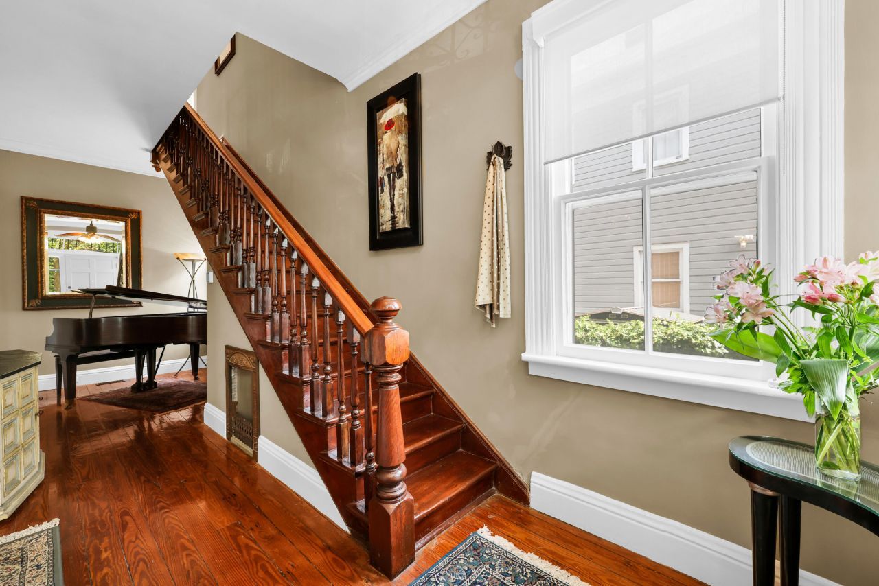 12 John Street Photo 5