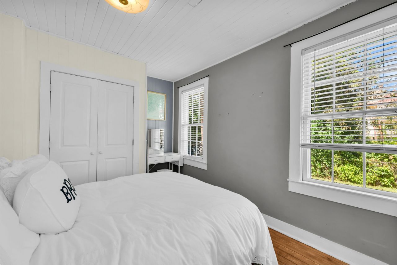 12 John Street Photo 50