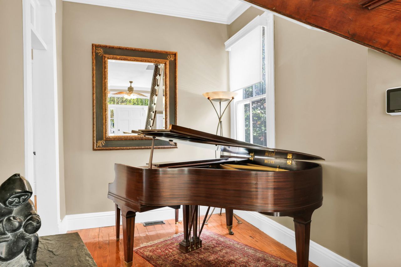 12 John Street Photo 6