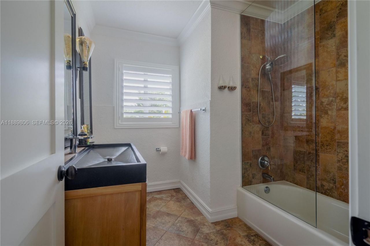 8500 SW 70th St, Miami, FL 33143 Photo