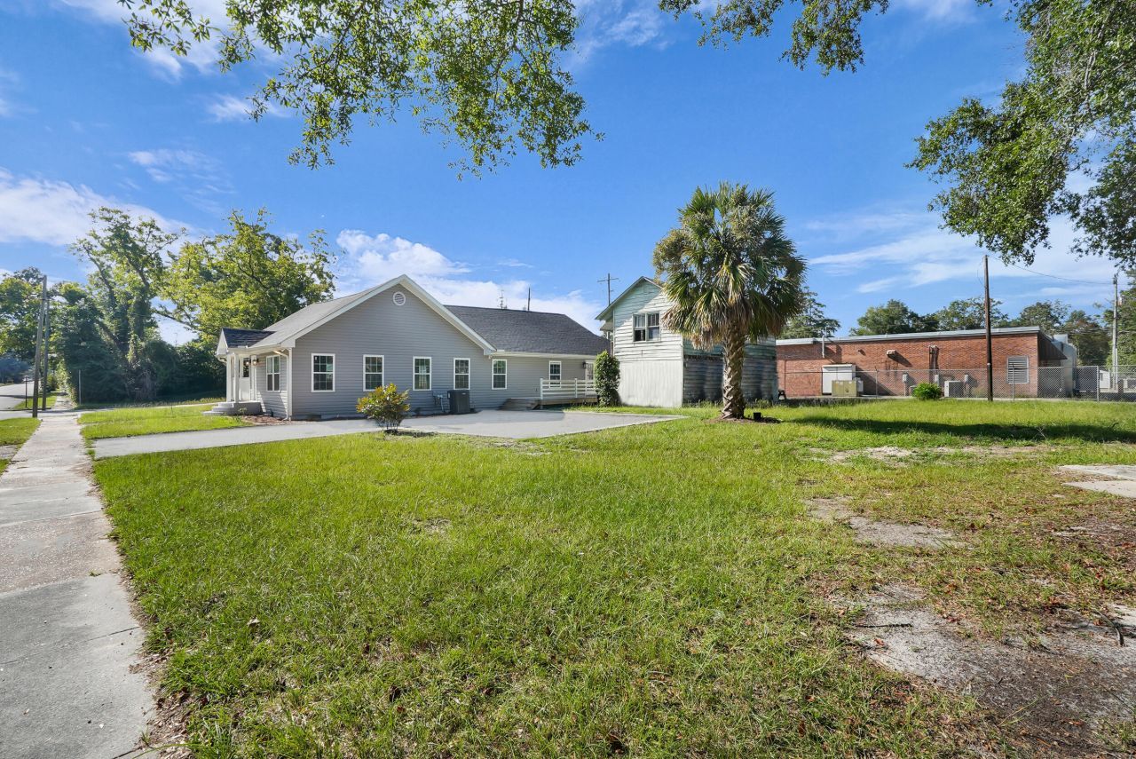 401 & 403 W Mulberry Street Photo 45