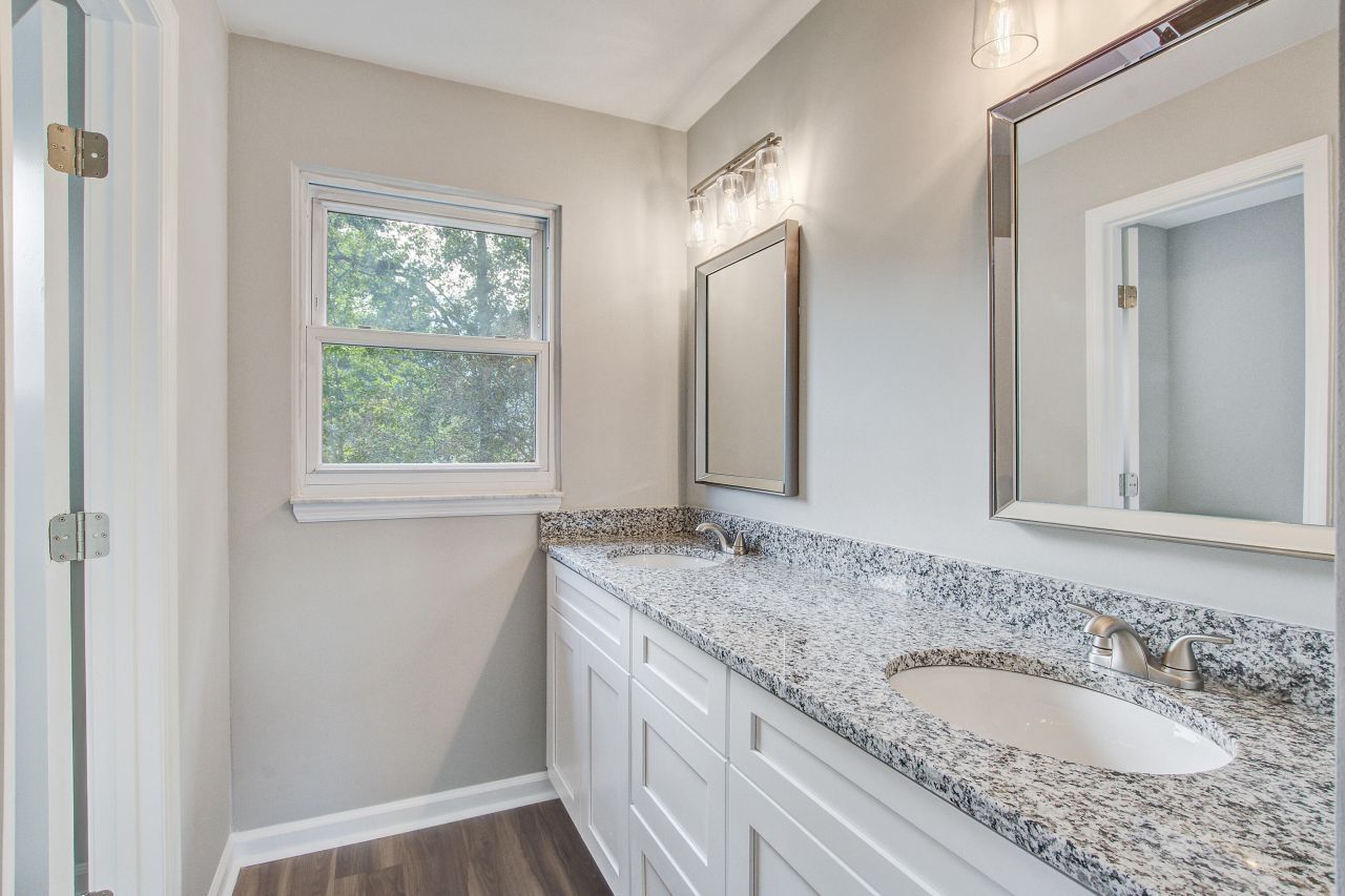 206 Lynton Court Photo 22