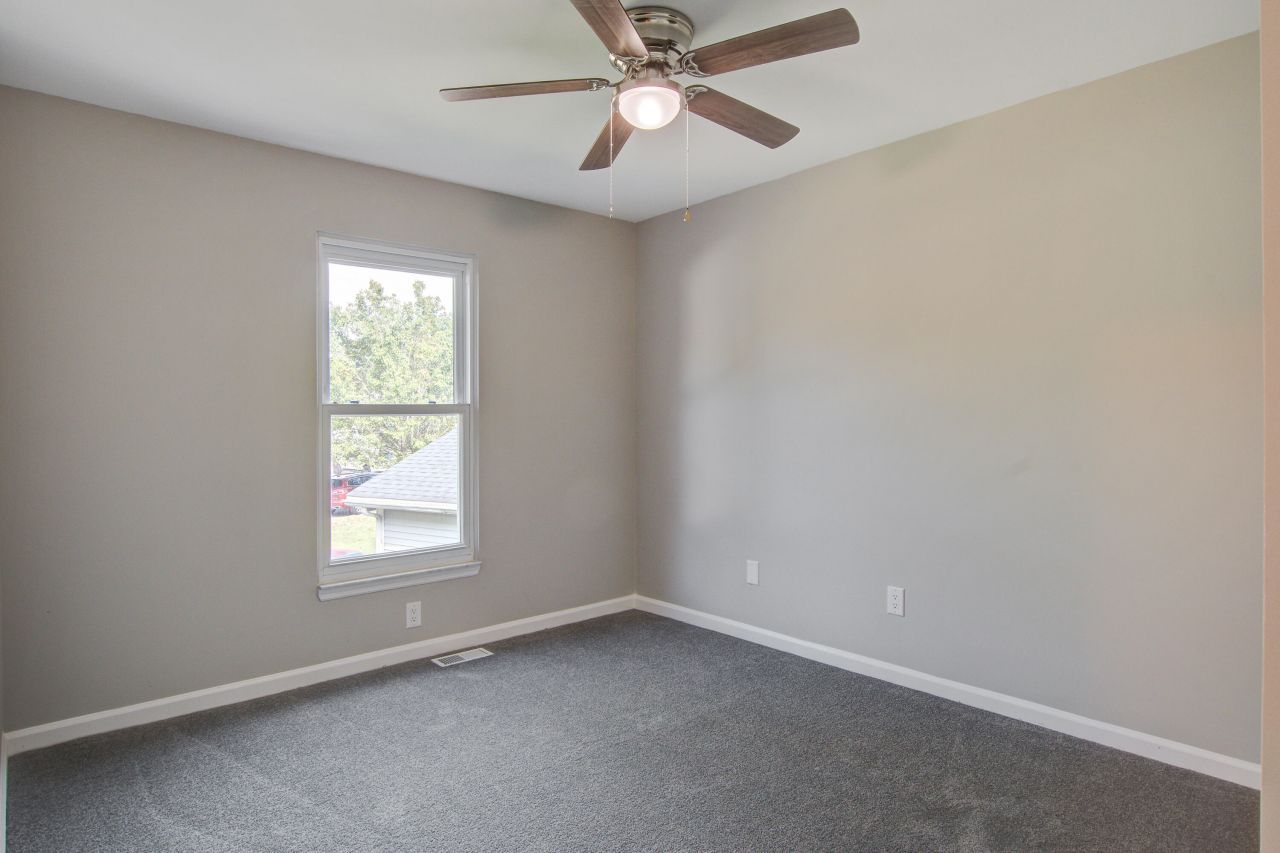 206 Lynton Court Photo 25