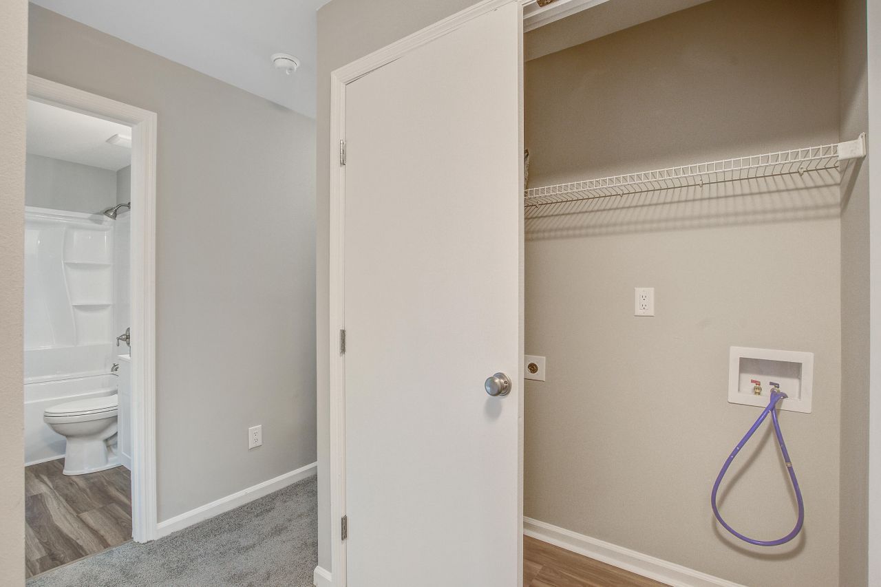 206 Lynton Court Photo 28