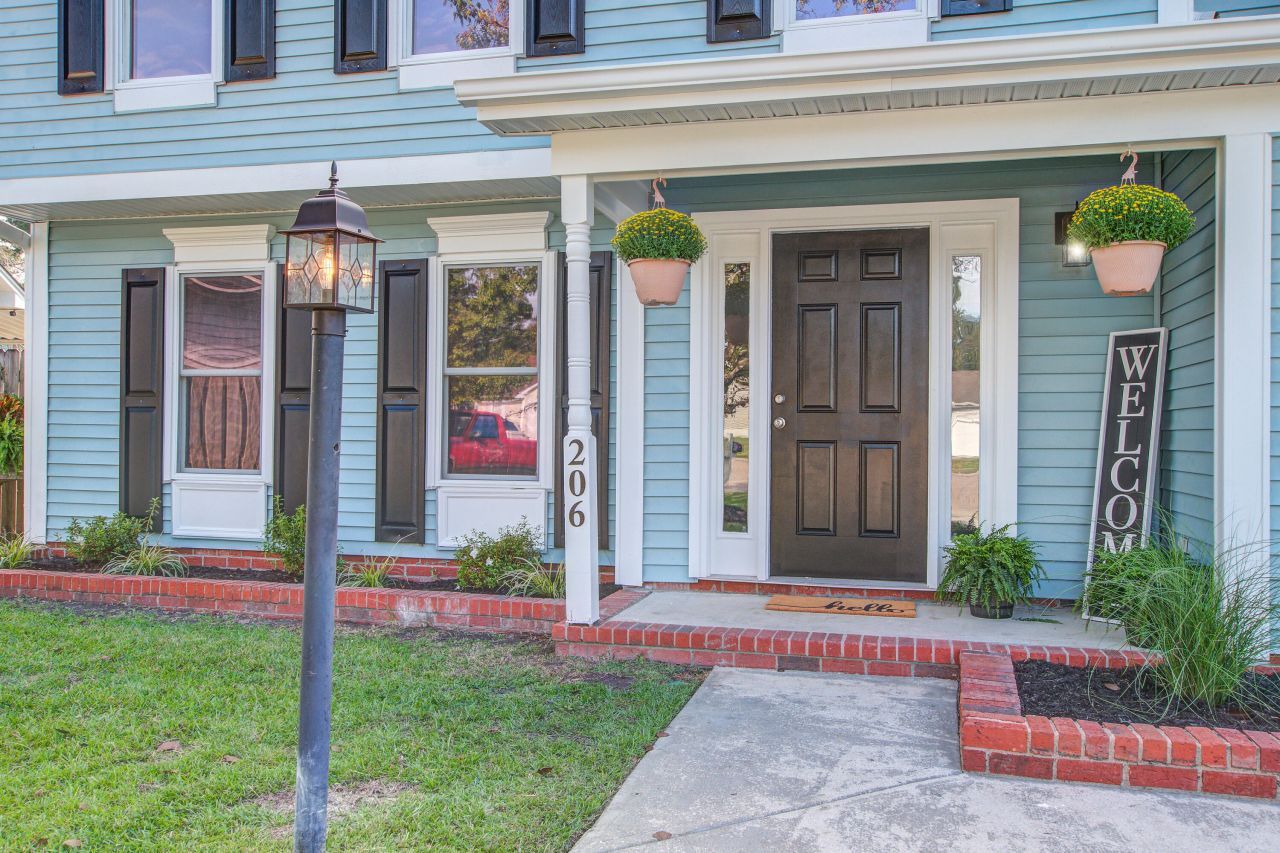 206 Lynton Court Photo 6