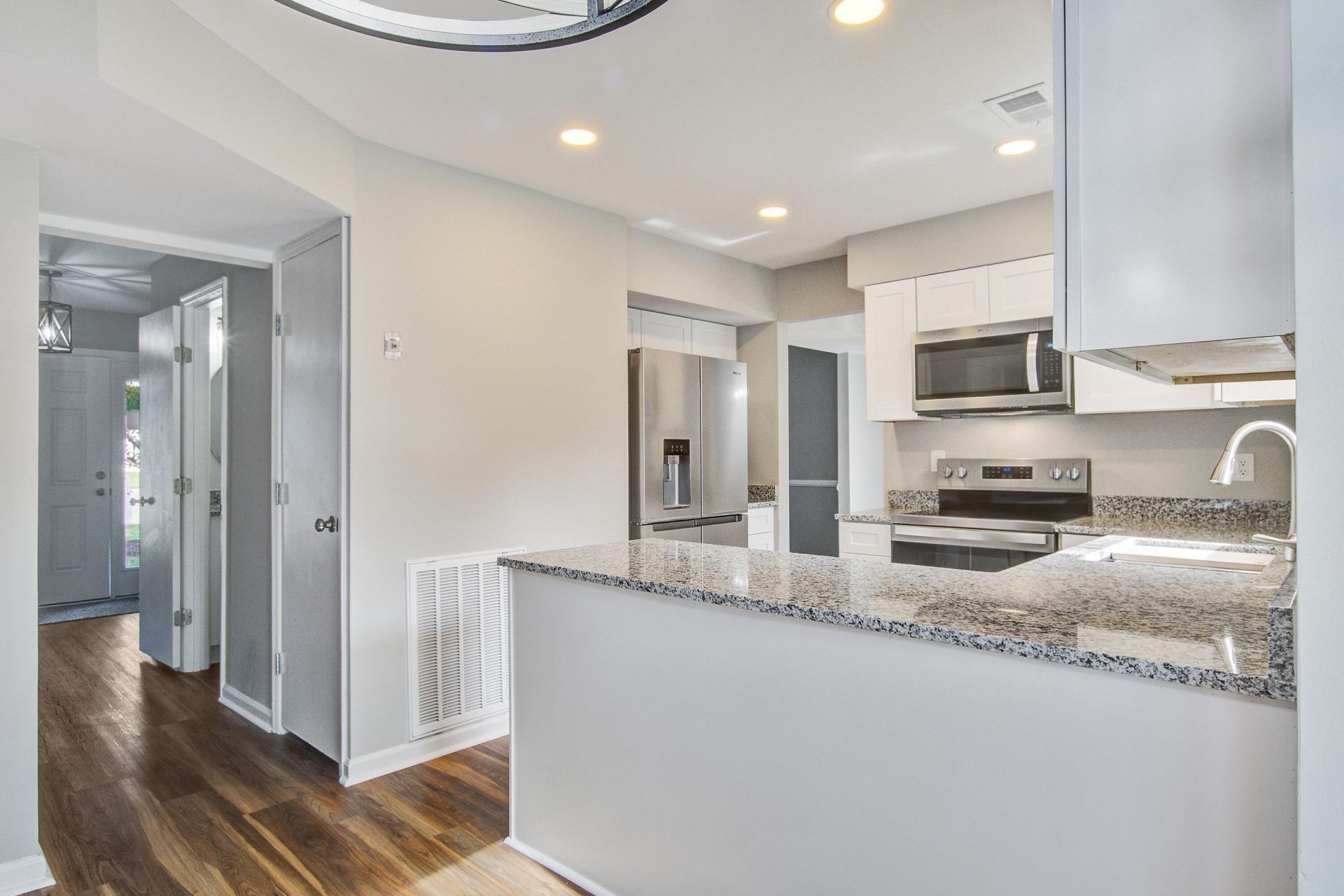 206 Lynton Court Photo 8