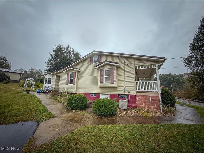 1667 County Rd 11, Dillonvale, OH 43917 Photo 2