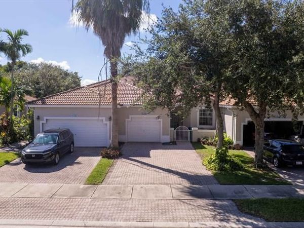 7520 S Aragon Boulevard, Unit 2, Sunrise, FL 33313