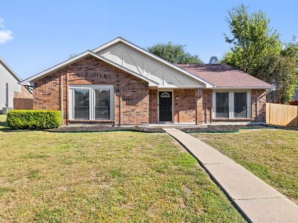 1025 Opal Drive, DeSoto, TX 75115