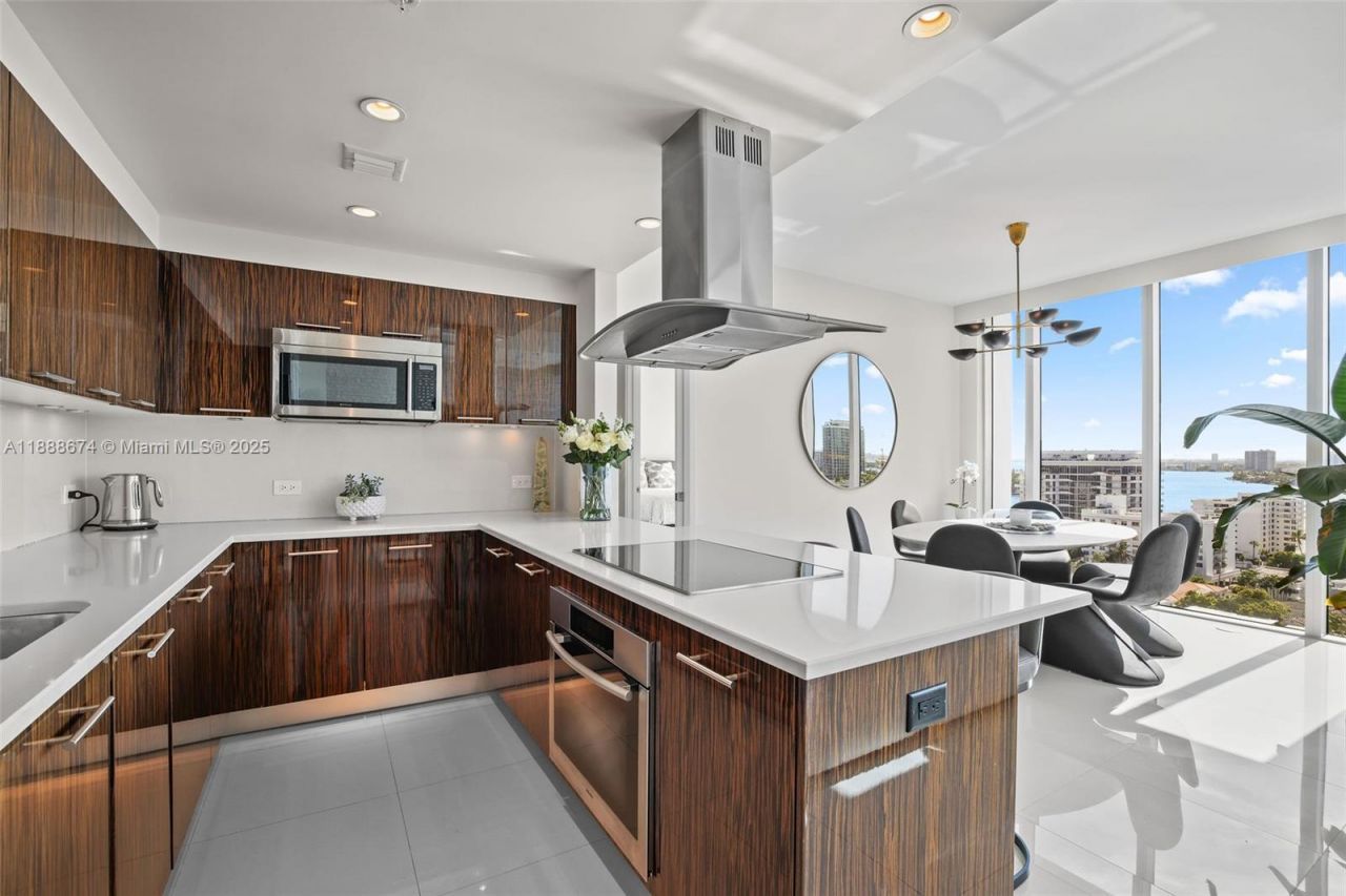 6899 Collins Ave, Unit 1610, Miami Beach, FL 33141 Photo