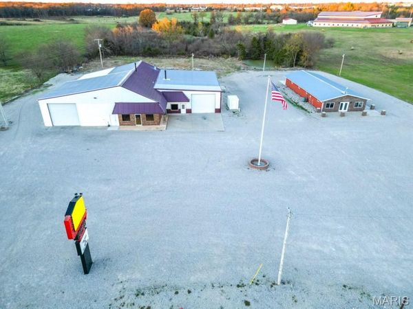 19243 EQUESTRIAN Road, Lebanon, MO 65536