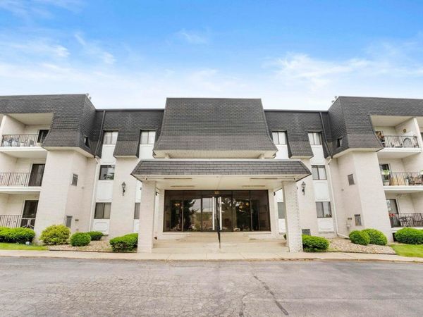 321 Deerpath Drive, Unit 210, Schererville, IN 46375