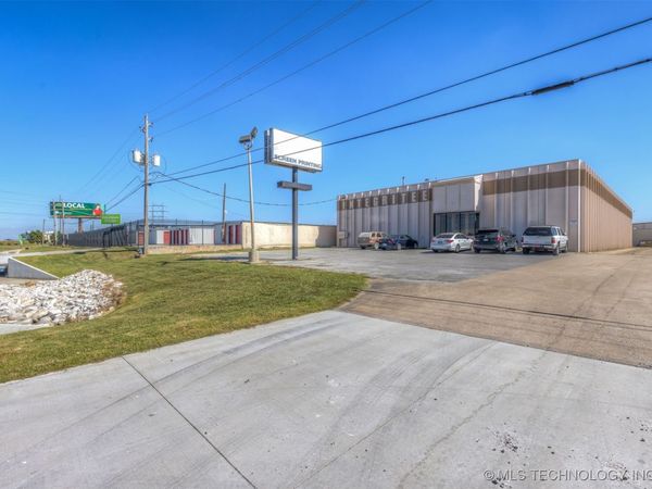 6580 E Skelly Drive, Tulsa, OK 74145