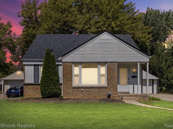 13710 Balfour Avenue, Oak Park, MI 48237