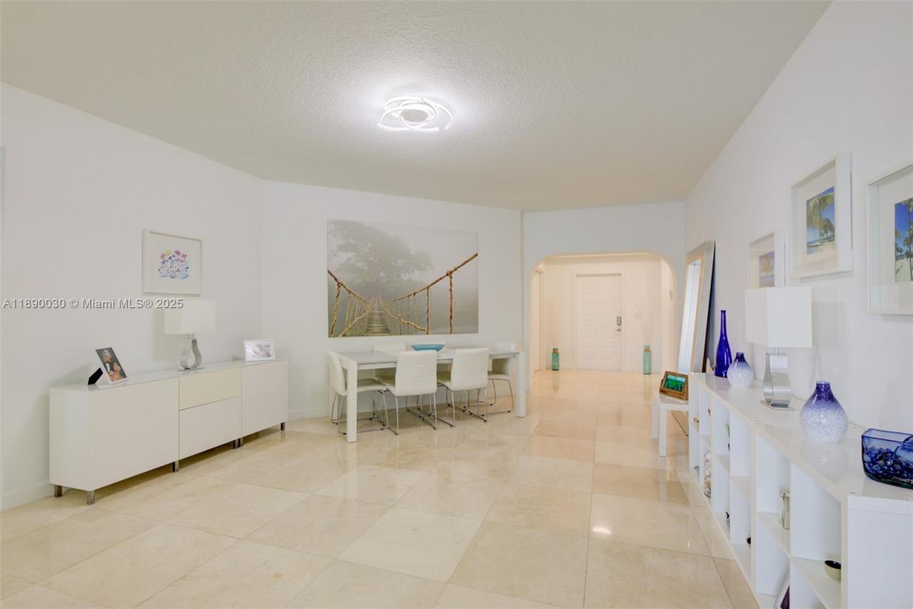 10700 NW 66th St, Unit 207, Doral, FL 33178 Photo