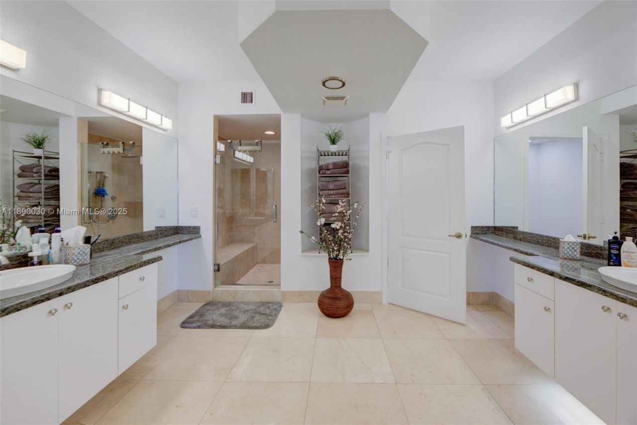 10700 NW 66th St, Unit 207, Doral, FL 33178 Photo