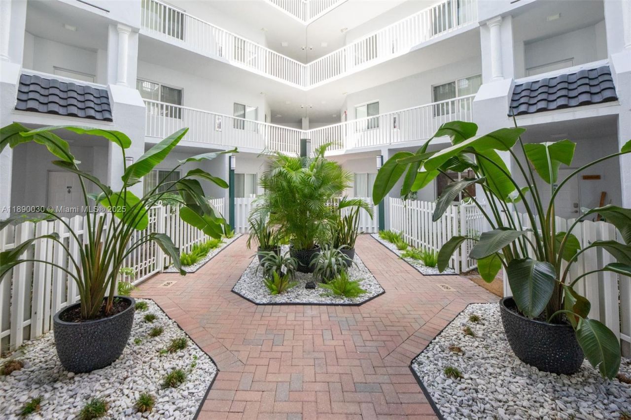 10700 NW 66th St, Unit 207, Doral, FL 33178 Photo